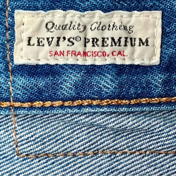 Levi’s 501 Original Fit Button Fly Distressed Cutoffs in Blue Wash Women’s 27 - Picture 8 of 10